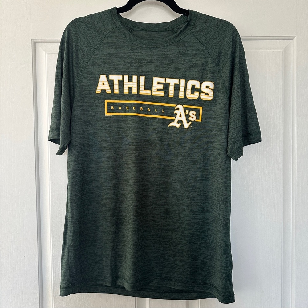 MLB Oakland A’s Athletic T-Shirt Men’s M |  Dri-Fit Style Workout Top